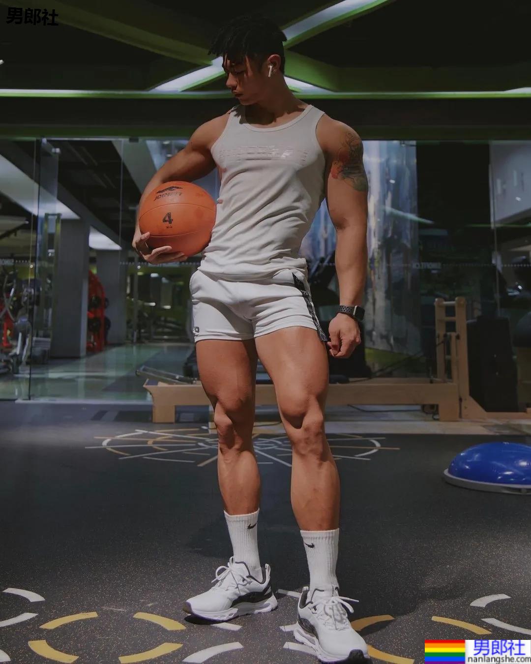 彪学长和网红小黑哥哥官宣了!吃瓜吃到手软! - 51虹马 彪学长和网红小黑哥哥官宣了!吃瓜吃到手软! - 51虹马