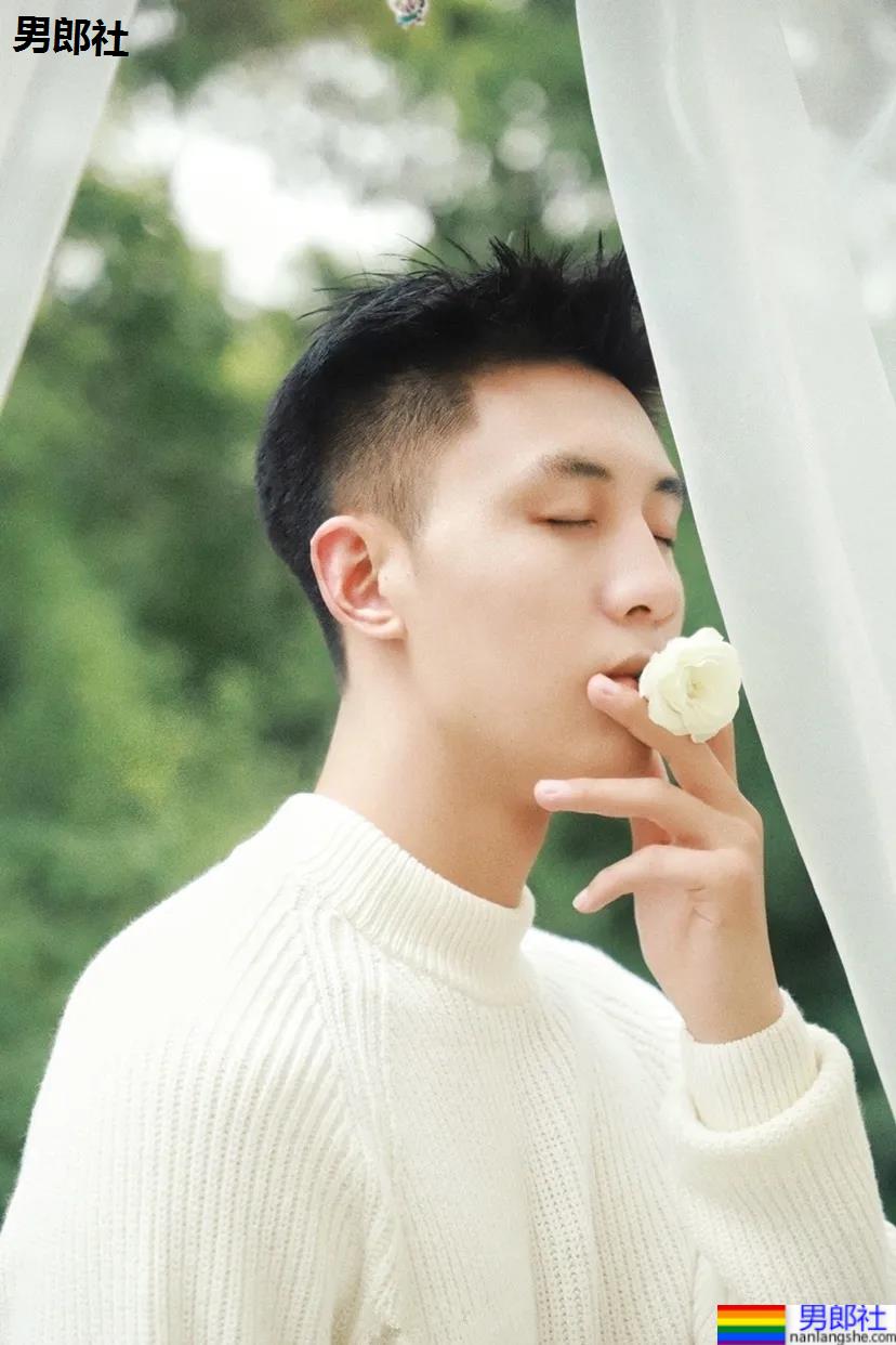 重庆神似黄景瑜的188体育生红遍票圈，因颜高条顺被盗图玩杀猪盘…… - 51虹马