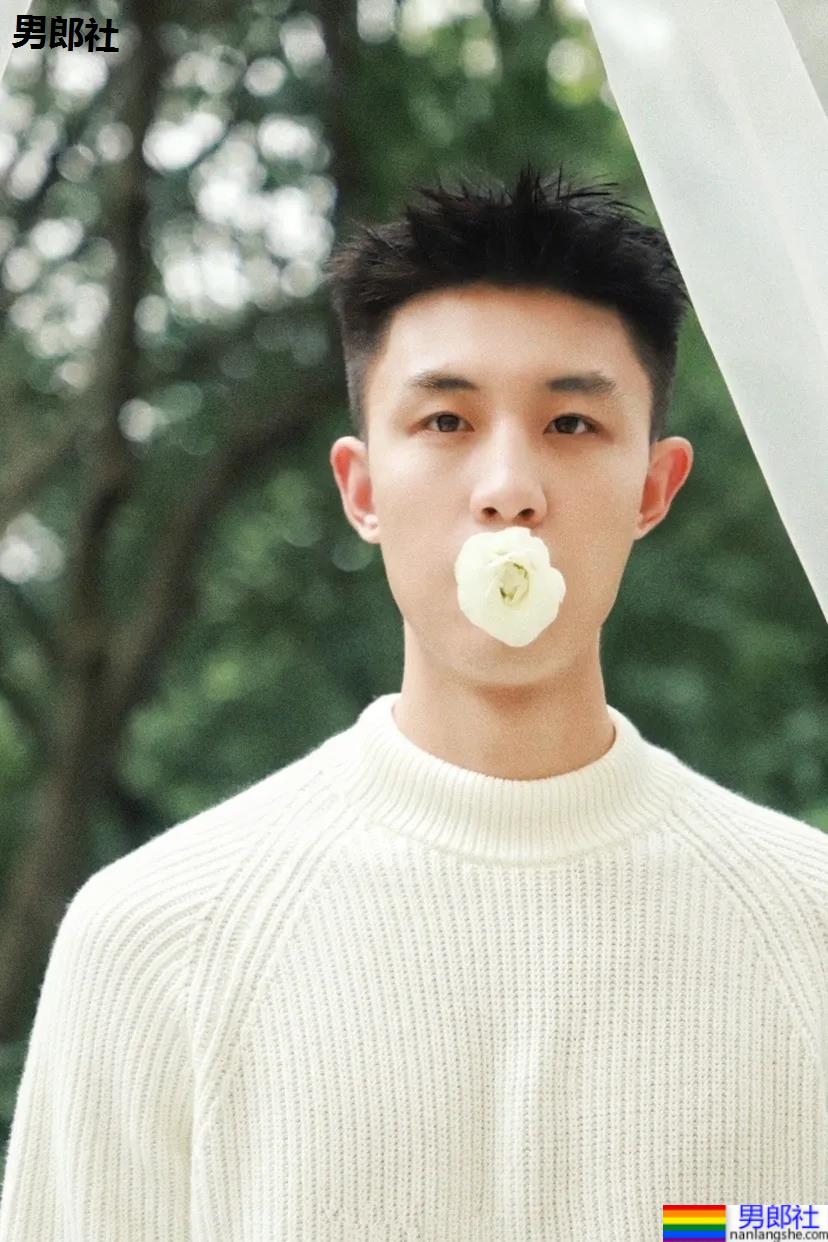 重庆神似黄景瑜的188体育生红遍票圈，因颜高条顺被盗图玩杀猪盘…… - 51虹马