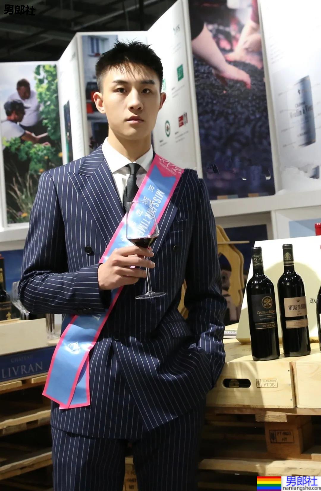 重庆神似黄景瑜的188体育生红遍票圈，因颜高条顺被盗图玩杀猪盘…… - 51虹马