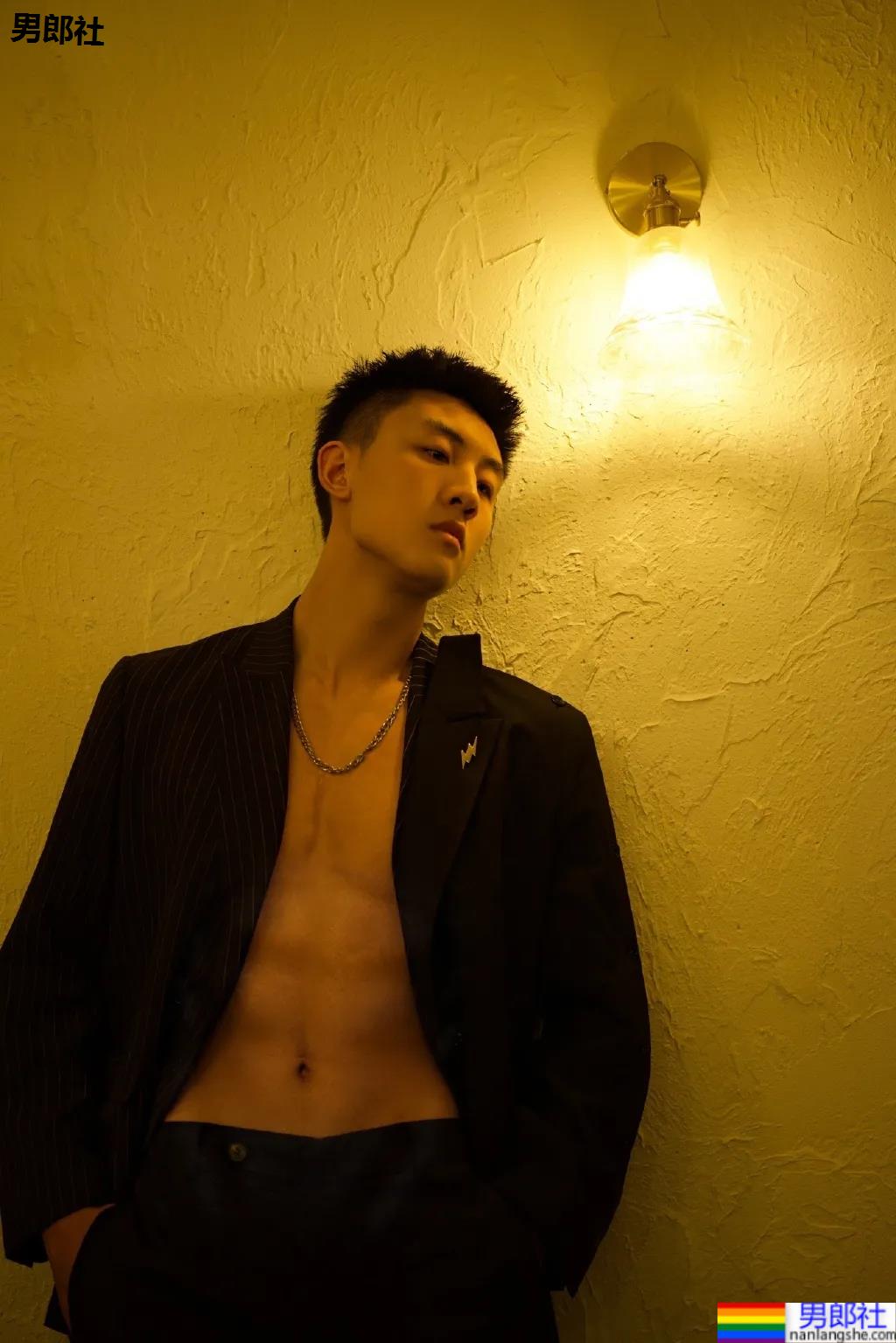 重庆神似黄景瑜的188体育生红遍票圈，因颜高条顺被盗图玩杀猪盘…… - 51虹马