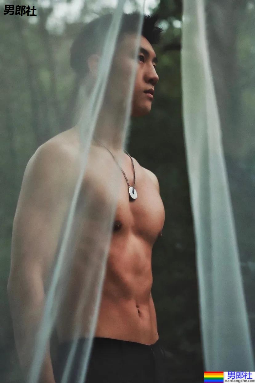 重庆神似黄景瑜的188体育生红遍票圈，因颜高条顺被盗图玩杀猪盘…… - 51虹马