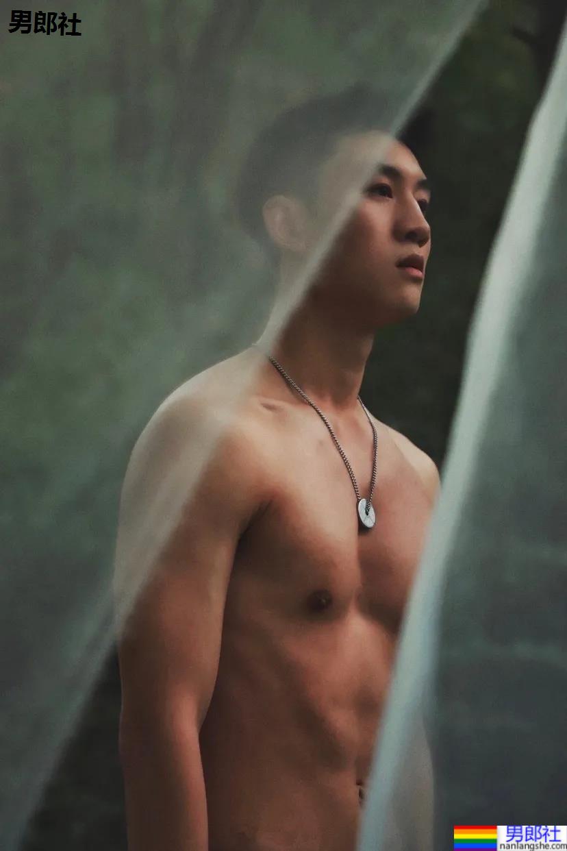 重庆神似黄景瑜的188体育生红遍票圈，因颜高条顺被盗图玩杀猪盘…… - 51虹马