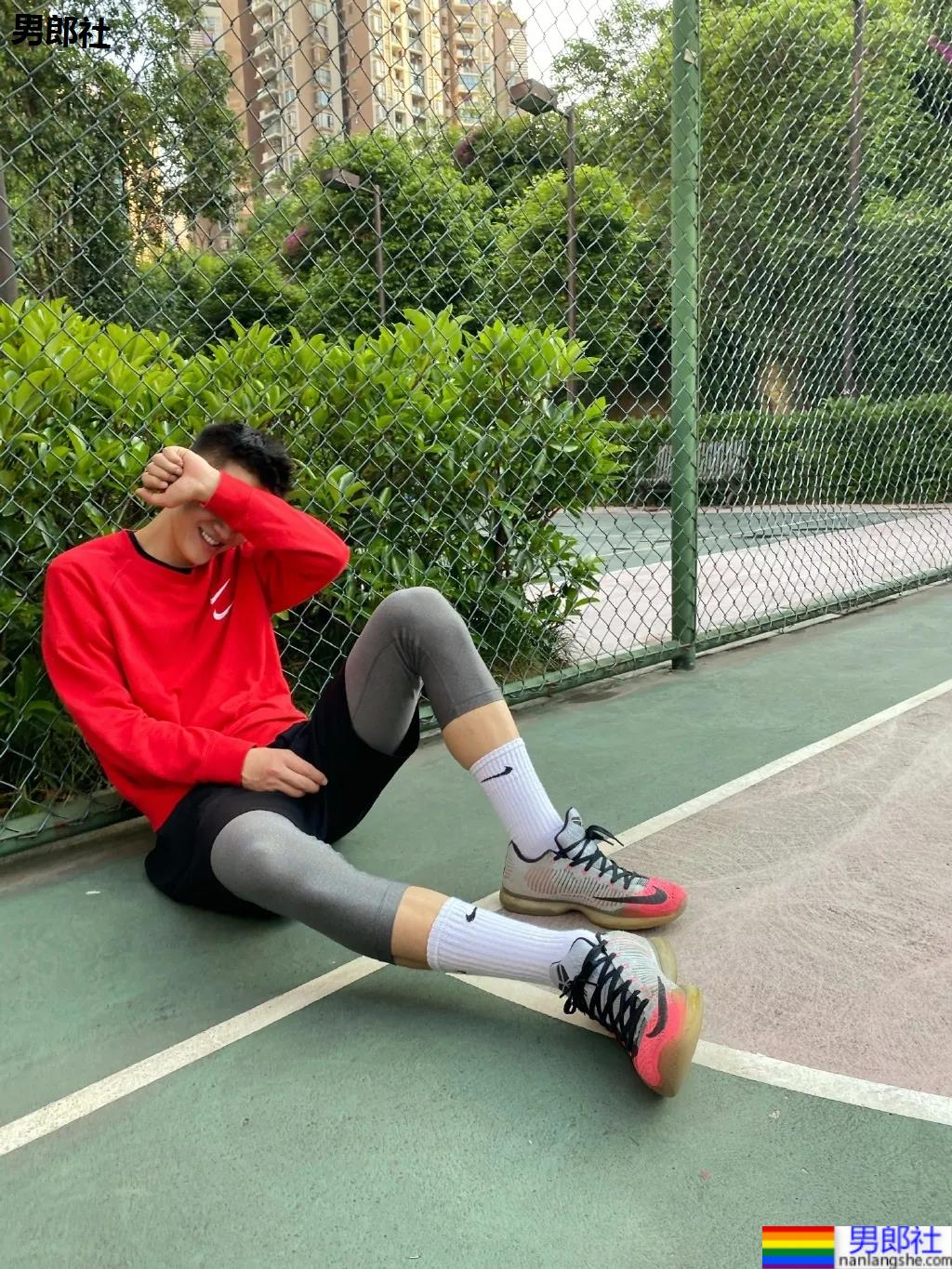 重庆神似黄景瑜的188体育生红遍票圈，因颜高条顺被盗图玩杀猪盘…… - 51虹马