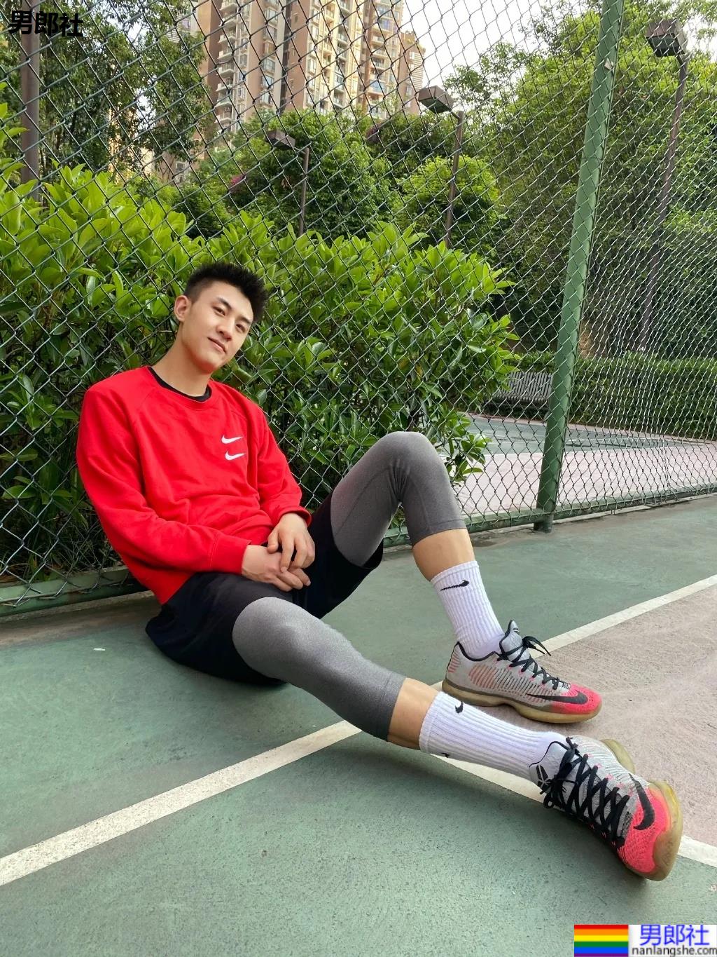 重庆神似黄景瑜的188体育生红遍票圈，因颜高条顺被盗图玩杀猪盘…… - 51虹马