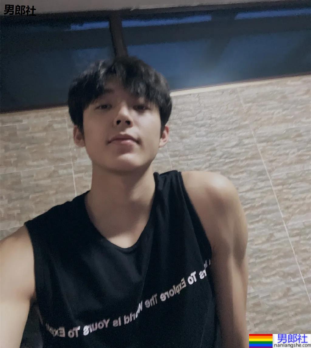 吉林大学最帅学长走红，曾被评“东北最帅高中生”！ - 51虹马