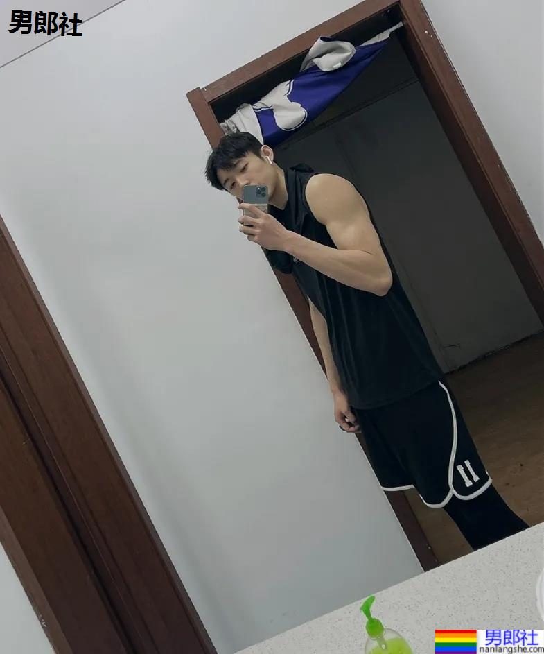 吉林大学最帅学长走红，曾被评“东北最帅高中生”！ - 51虹马