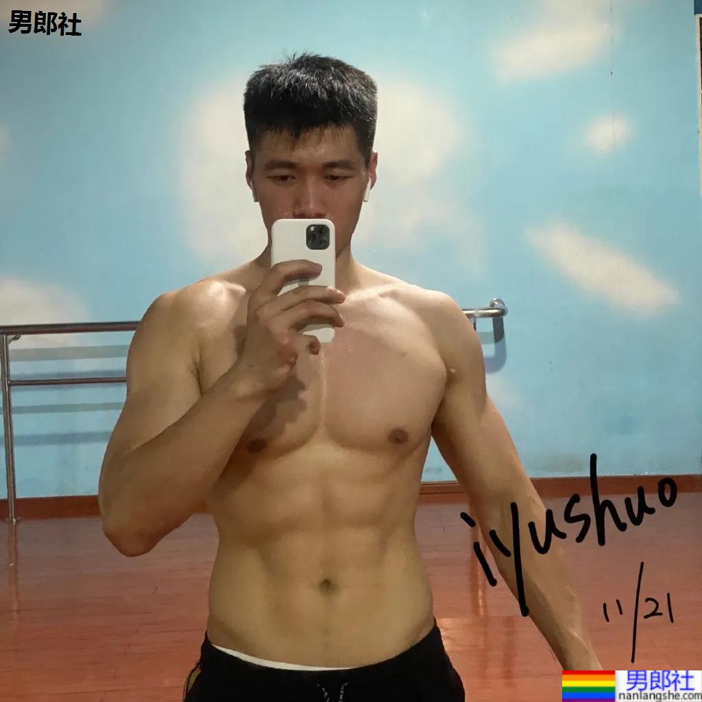 红遍票圈的长沙特警小哥又拍大片，超帅寸头肌肉身材馋哭网友！ - 51虹马