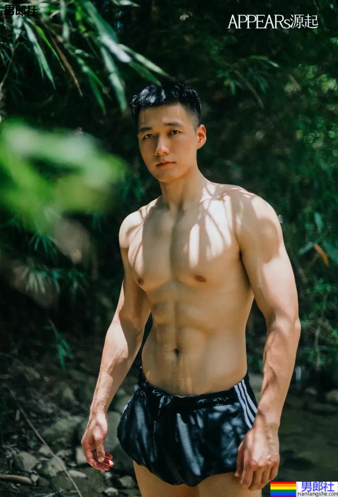 红遍票圈的长沙特警小哥又拍大片，超帅寸头肌肉身材馋哭网友！ - 51虹马