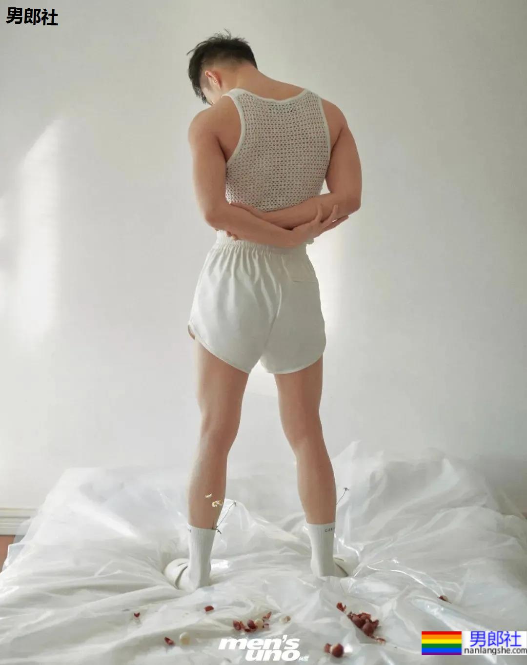 裴子添拍荷尔蒙大片,白袜白短裤实在是太欲了! - 51虹马 裴子添拍荷尔蒙大片,白袜白短裤实在是太欲了! - 51虹马