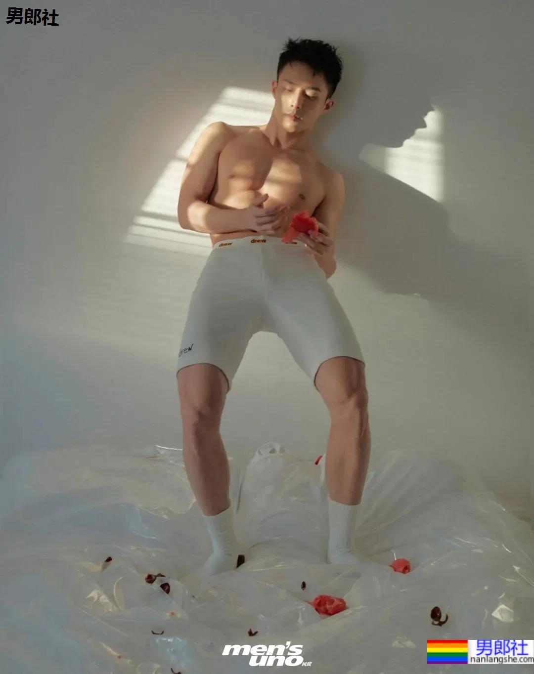 裴子添拍荷尔蒙大片,白袜白短裤实在是太欲了! - 51虹马 裴子添拍荷尔蒙大片,白袜白短裤实在是太欲了! - 51虹马