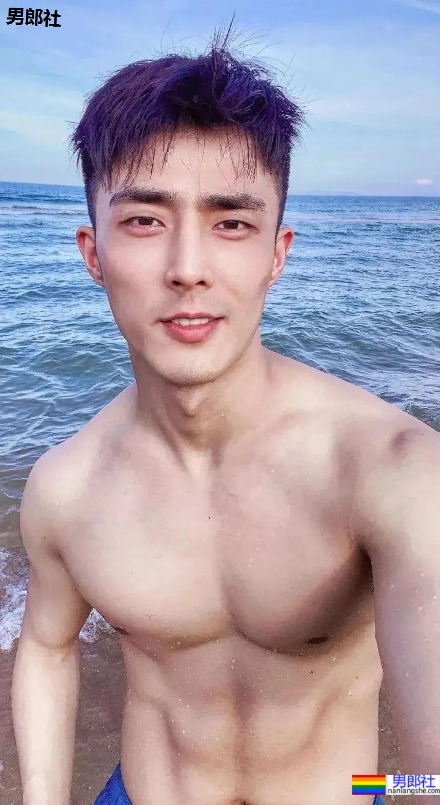 裴子添拍荷尔蒙大片,白袜白短裤实在是太欲了! - 51虹马 裴子添拍荷尔蒙大片,白袜白短裤实在是太欲了! - 51虹马