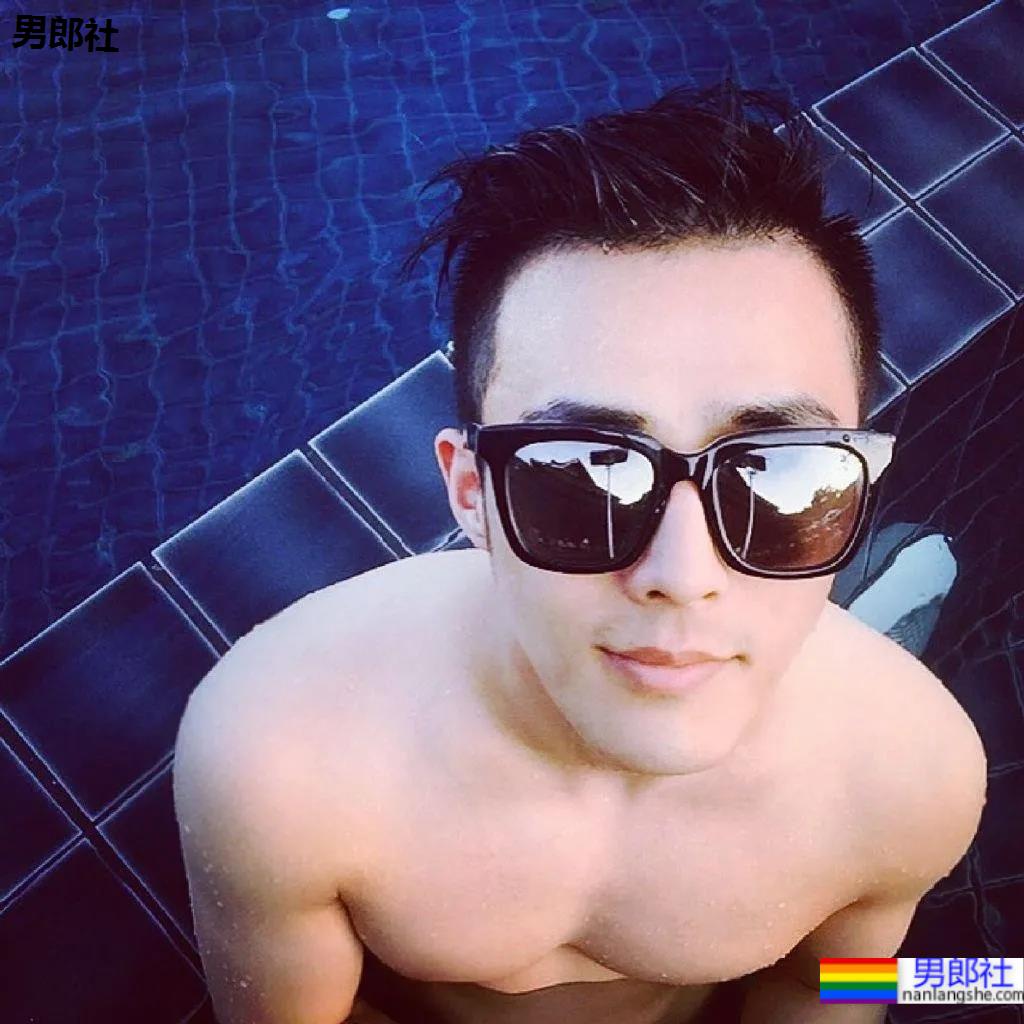 裴子添拍荷尔蒙大片,白袜白短裤实在是太欲了! - 51虹马 裴子添拍荷尔蒙大片,白袜白短裤实在是太欲了! - 51虹马