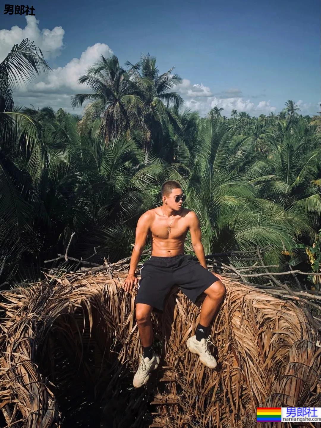 寸头腹肌潜水教练，古铜荷尔蒙也太A了吧！ - 51虹马