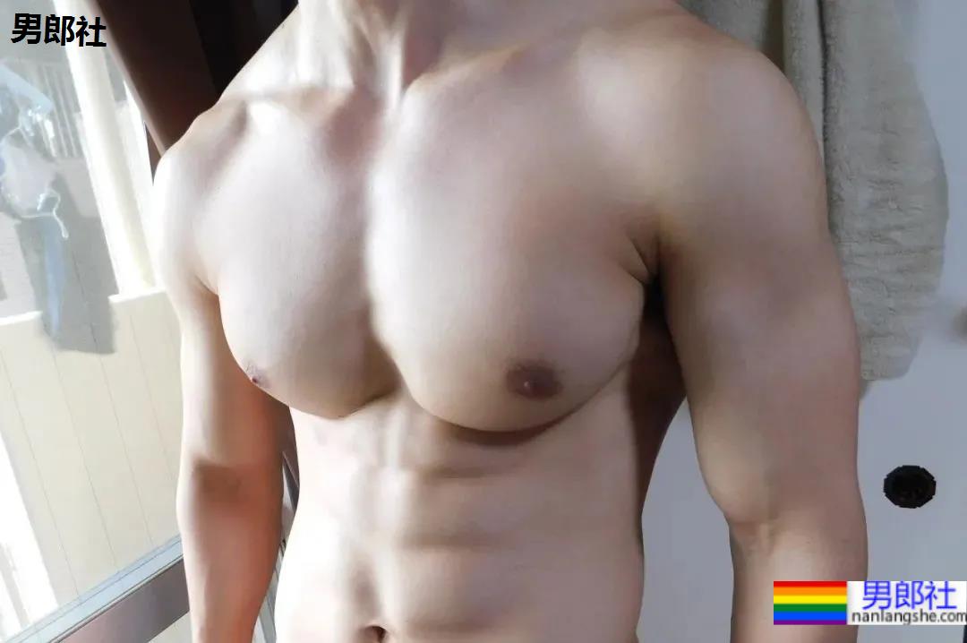 男人练出大胸肌能有多性感? - 51虹马 男人练出大胸肌能有多性感? - 51虹马