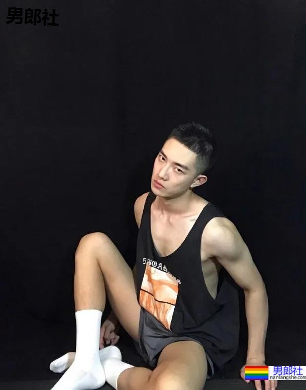 痞坏寸头素颜体育生大赏！ - 51虹马