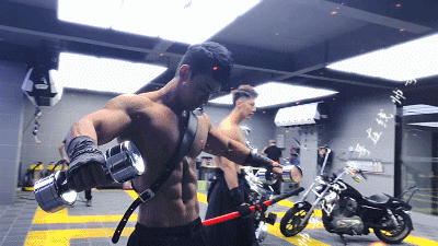 肌肉男COS黑武士小视频火了！重庆最帅私教都在这里了，你想体验谁的课？ - 51虹马