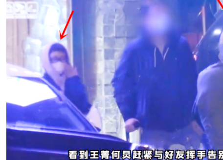 何炅深夜与男子十指紧扣，同回酒店互动显亲密 - 51虹马