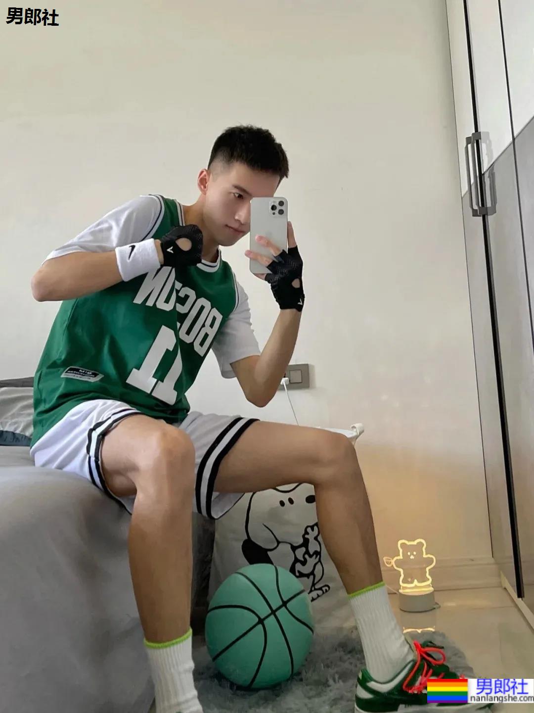 帅气寸头球服体育生，清爽阳光型小男友! - 51虹马