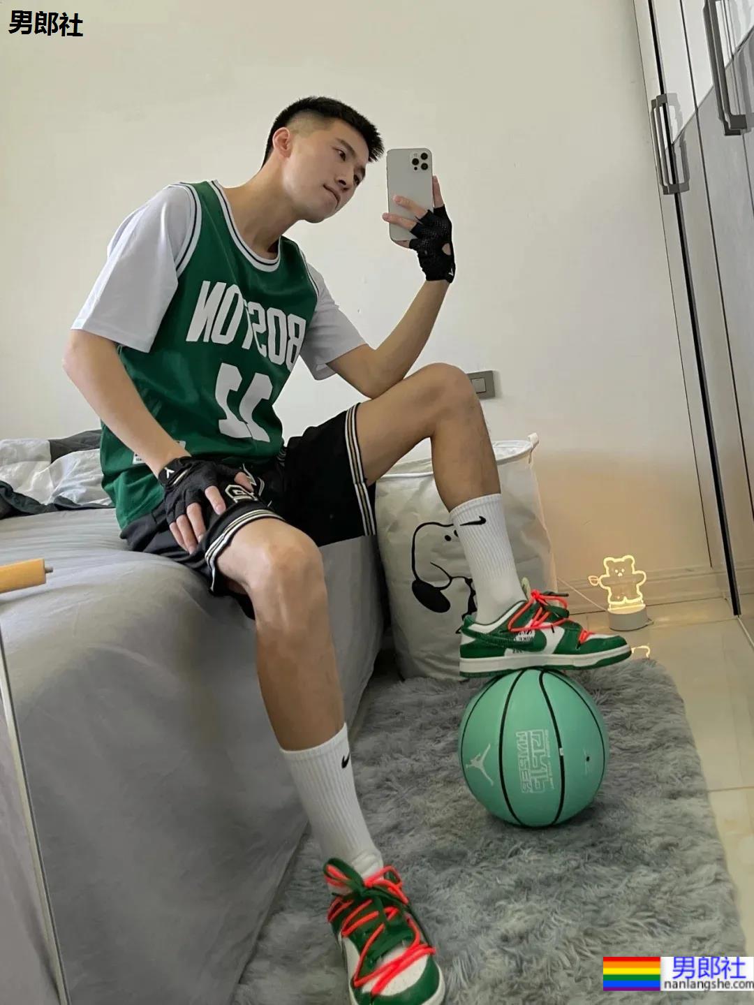 帅气寸头球服体育生，清爽阳光型小男友! - 51虹马