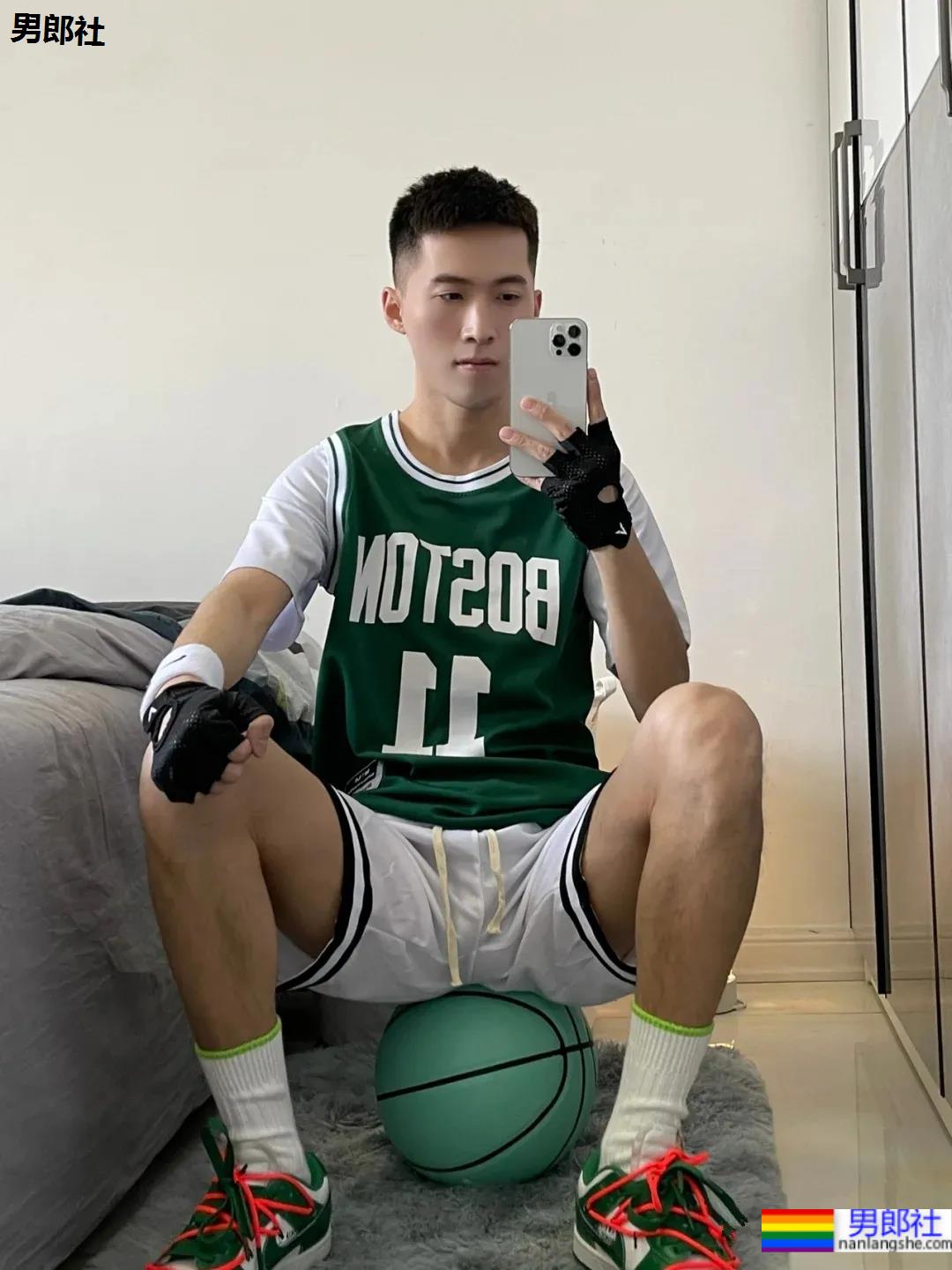 帅气寸头球服体育生，清爽阳光型小男友! - 51虹马