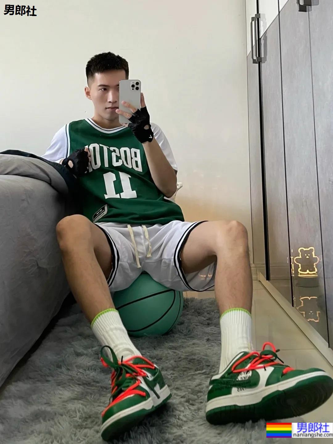 帅气寸头球服体育生，清爽阳光型小男友! - 51虹马