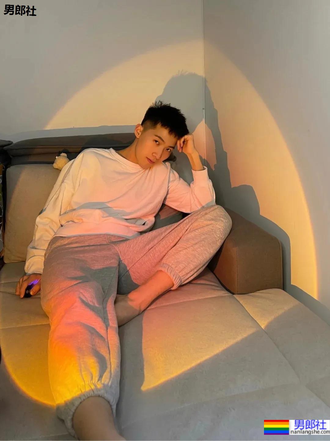 帅气寸头球服体育生，清爽阳光型小男友! - 51虹马