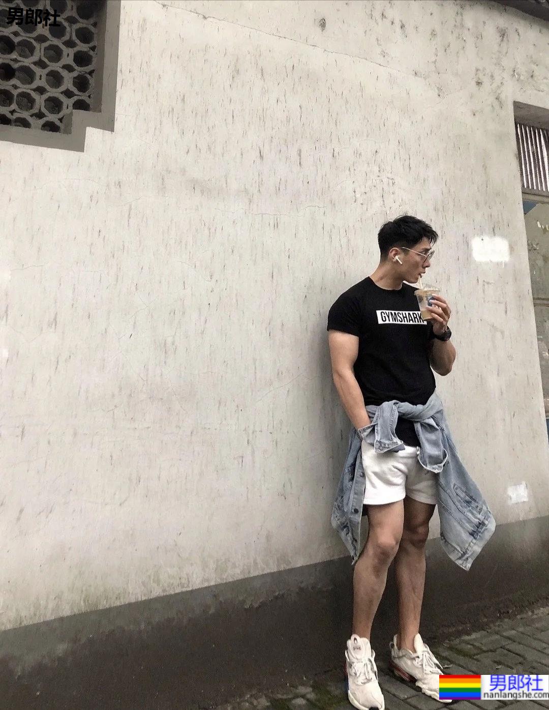 高帅腱子肉体能教练，这长腿肌肉身材也太犯规了吧! - 51虹马