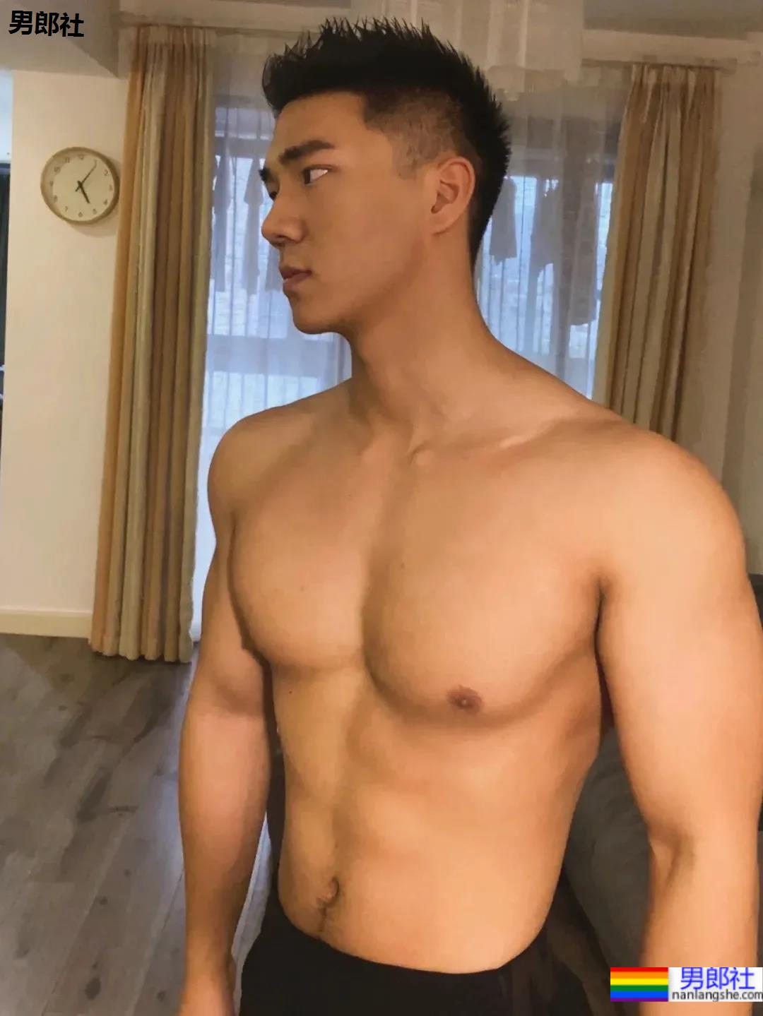 暖心小哥哥，就素会给你安全感！ - 51虹马