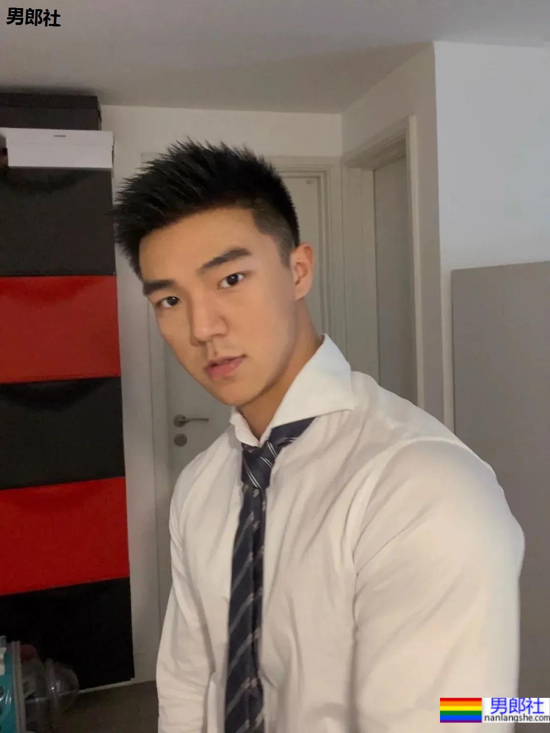 暖心小哥哥，就素会给你安全感！ - 51虹马