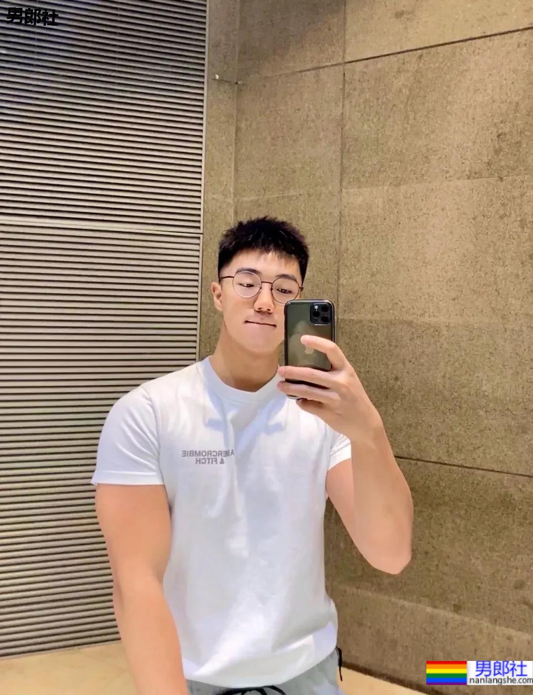 暖心小哥哥，就素会给你安全感！ - 51虹马