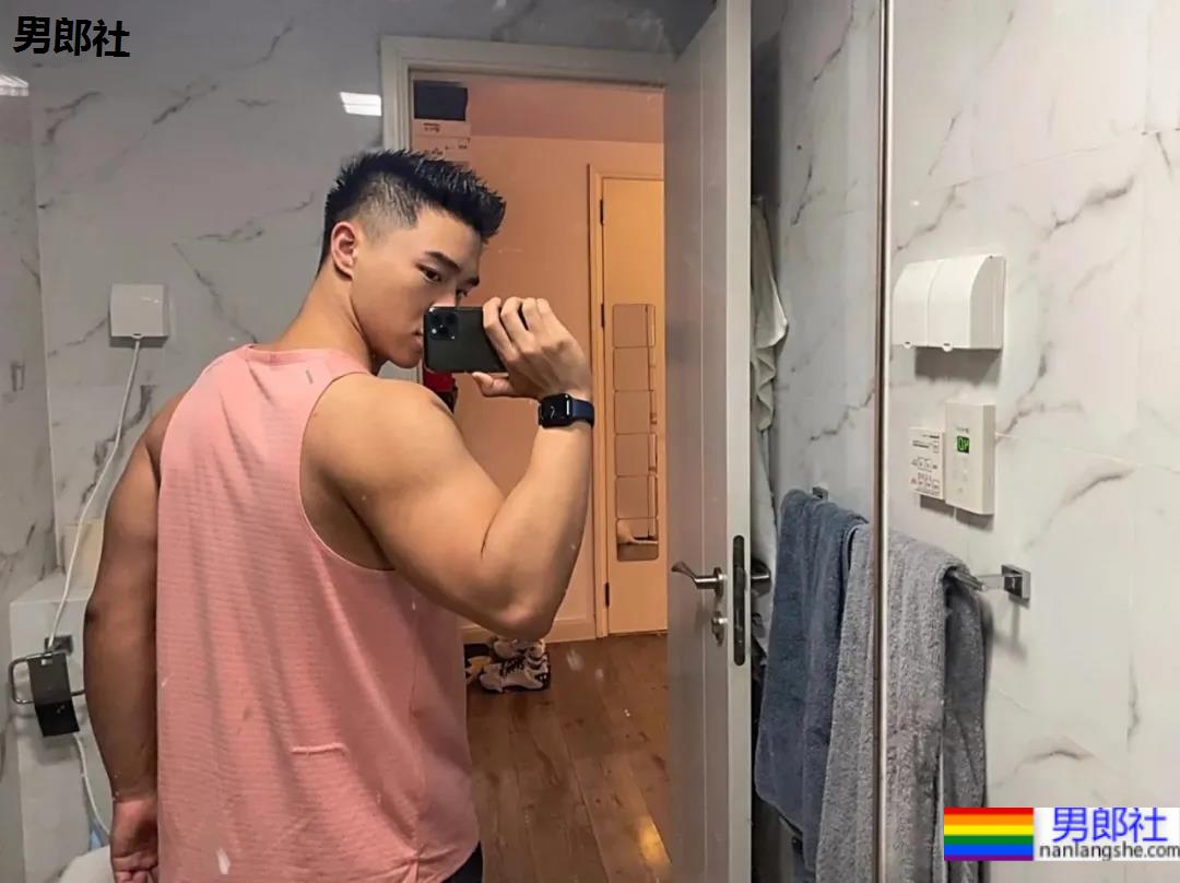 暖心小哥哥，就素会给你安全感！ - 51虹马