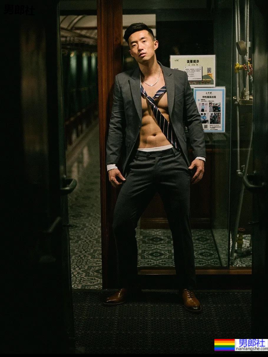 专访摄影师源起:肌肉模特写真背后的故事,这谁不羡慕啊! - 51虹马 专访摄影师源起:肌肉模特写真背后的故事,这谁不羡慕啊! - 51虹马