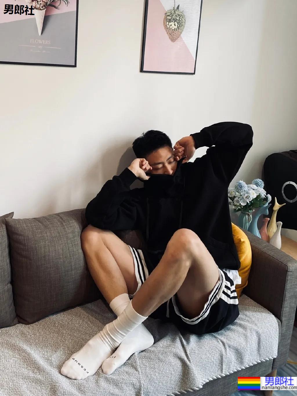 184寸头体育生穿球服自拍照火了,颜高条顺的肌肉空少,这谁抵得住? - 51虹马 184寸头体育生穿球服自拍照火了,颜高条顺的肌肉空少,这谁抵得住? - 51虹马