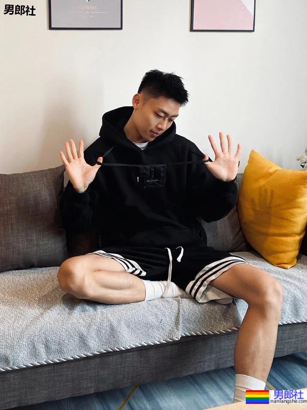 184寸头体育生穿球服自拍照火了,颜高条顺的肌肉空少,这谁抵得住? - 51虹马 184寸头体育生穿球服自拍照火了,颜高条顺的肌肉空少,这谁抵得住? - 51虹马