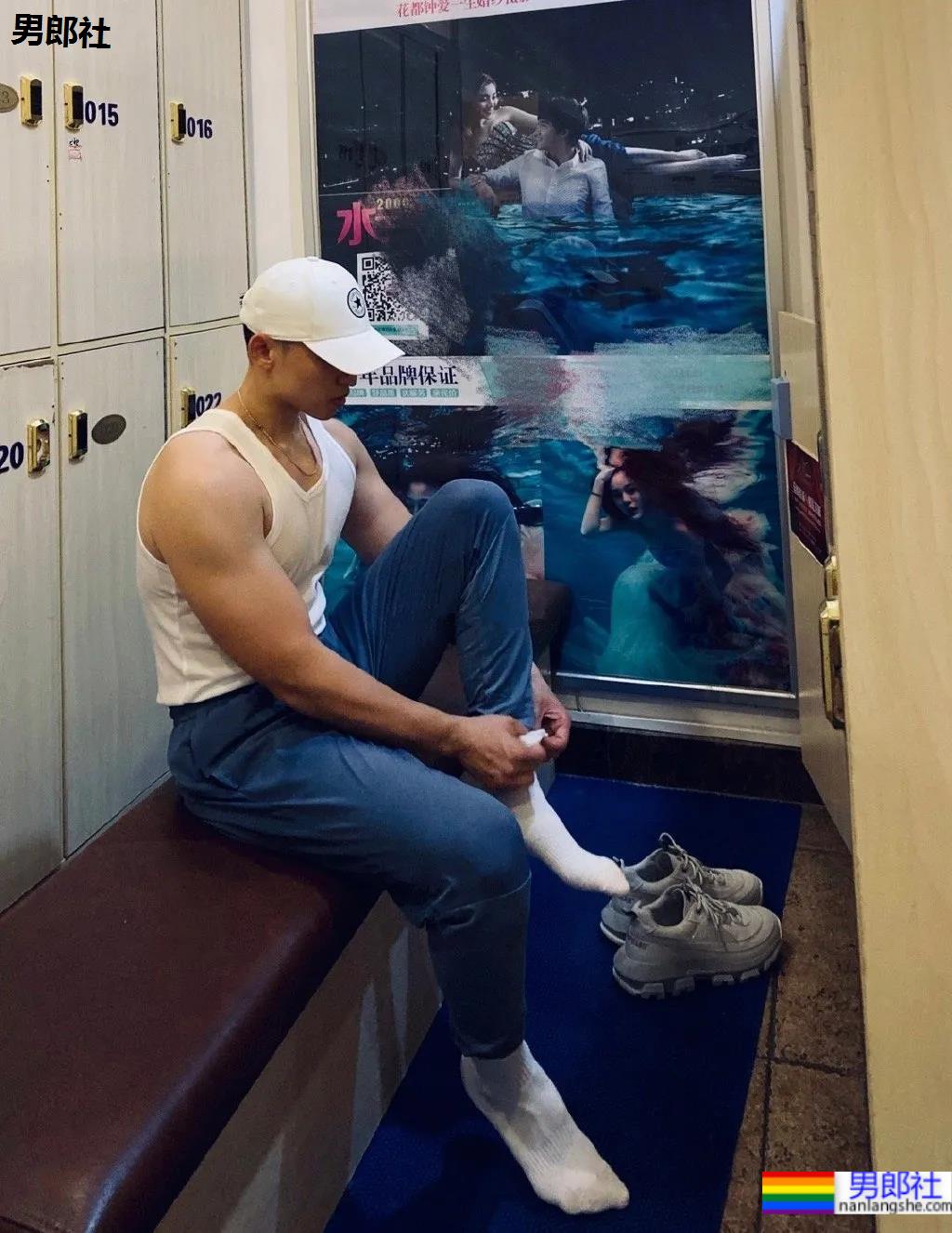 184寸头体育生穿球服自拍照火了,颜高条顺的肌肉空少,这谁抵得住? - 51虹马 184寸头体育生穿球服自拍照火了,颜高条顺的肌肉空少,这谁抵得住? - 51虹马