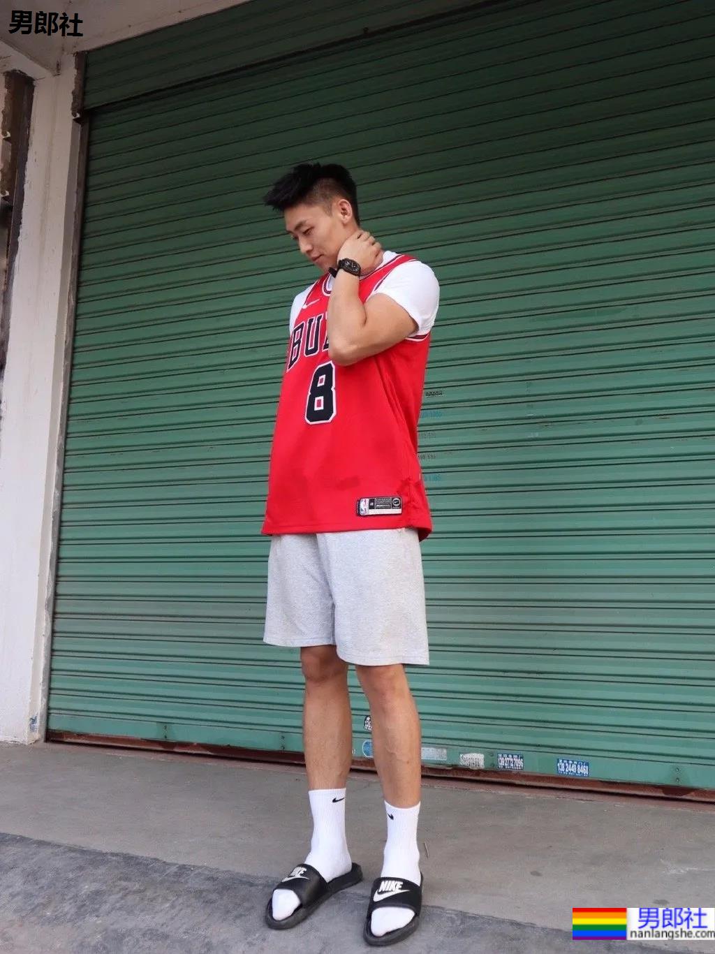 184寸头体育生穿球服自拍照火了,颜高条顺的肌肉空少,这谁抵得住? - 51虹马 184寸头体育生穿球服自拍照火了,颜高条顺的肌肉空少,这谁抵得住? - 51虹马