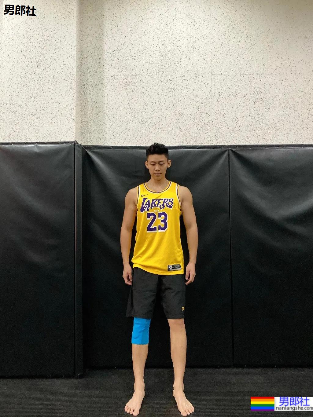 184寸头体育生穿球服自拍照火了,颜高条顺的肌肉空少,这谁抵得住? - 51虹马 184寸头体育生穿球服自拍照火了,颜高条顺的肌肉空少,这谁抵得住? - 51虹马