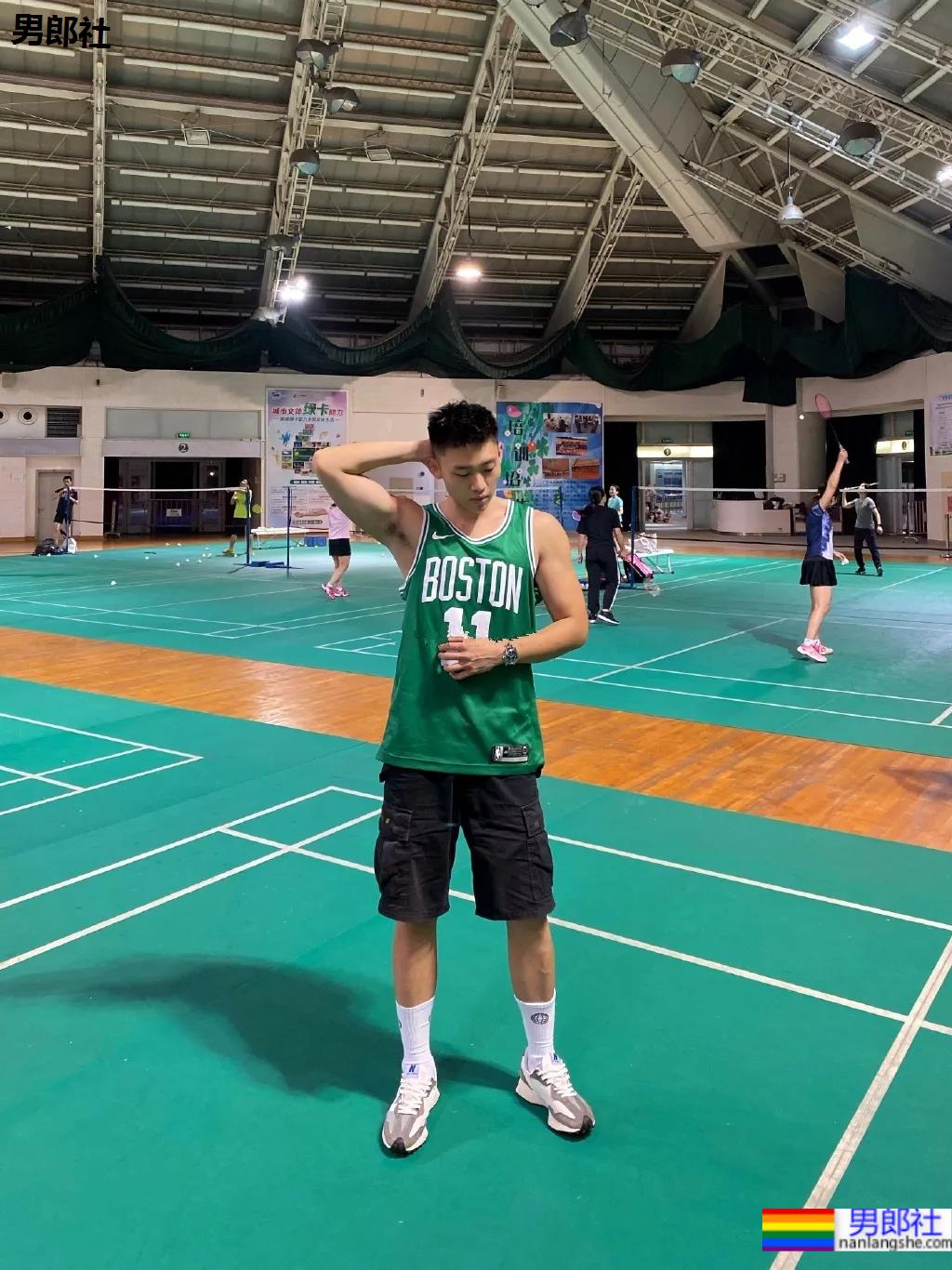 184寸头体育生穿球服自拍照火了,颜高条顺的肌肉空少,这谁抵得住? - 51虹马 184寸头体育生穿球服自拍照火了,颜高条顺的肌肉空少,这谁抵得住? - 51虹马