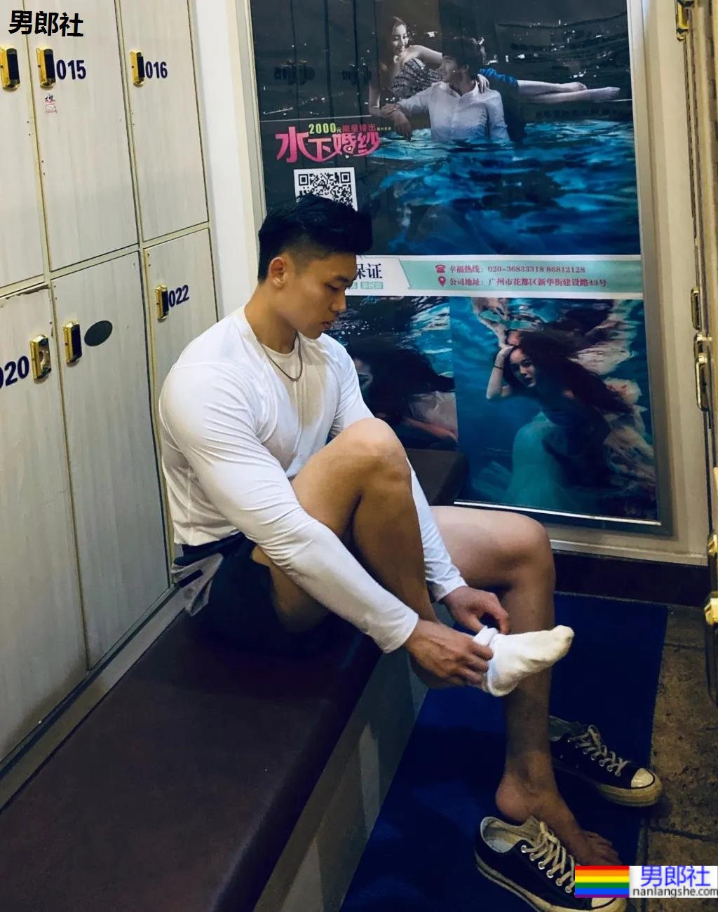 184寸头体育生穿球服自拍照火了,颜高条顺的肌肉空少,这谁抵得住? - 51虹马 184寸头体育生穿球服自拍照火了,颜高条顺的肌肉空少,这谁抵得住? - 51虹马