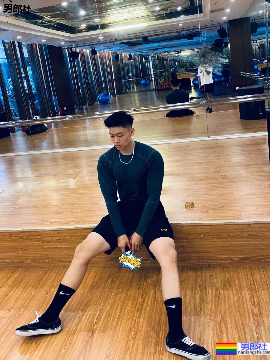 184寸头体育生穿球服自拍照火了,颜高条顺的肌肉空少,这谁抵得住? - 51虹马 184寸头体育生穿球服自拍照火了,颜高条顺的肌肉空少,这谁抵得住? - 51虹马