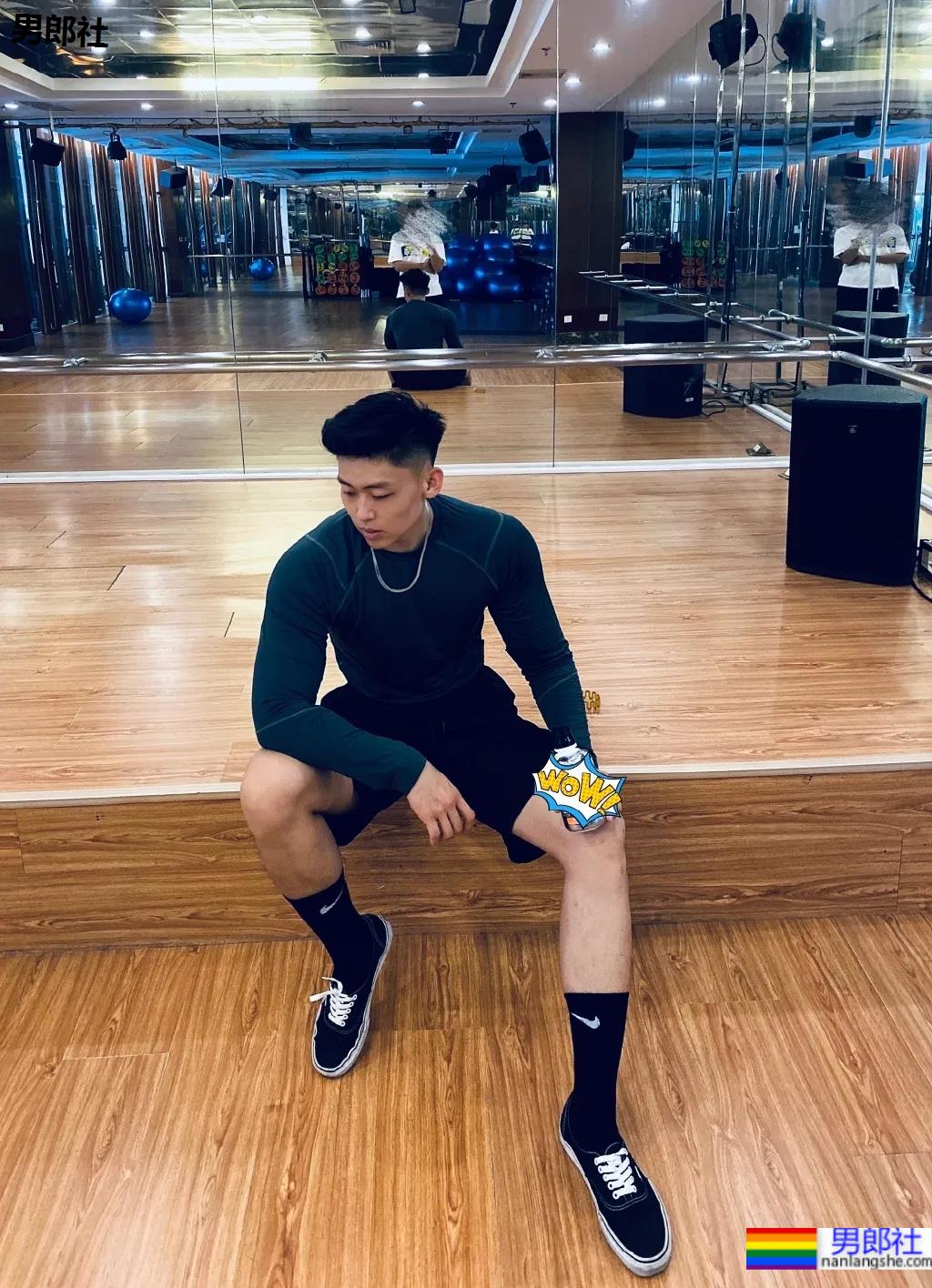 184寸头体育生穿球服自拍照火了,颜高条顺的肌肉空少,这谁抵得住? - 51虹马 184寸头体育生穿球服自拍照火了,颜高条顺的肌肉空少,这谁抵得住? - 51虹马