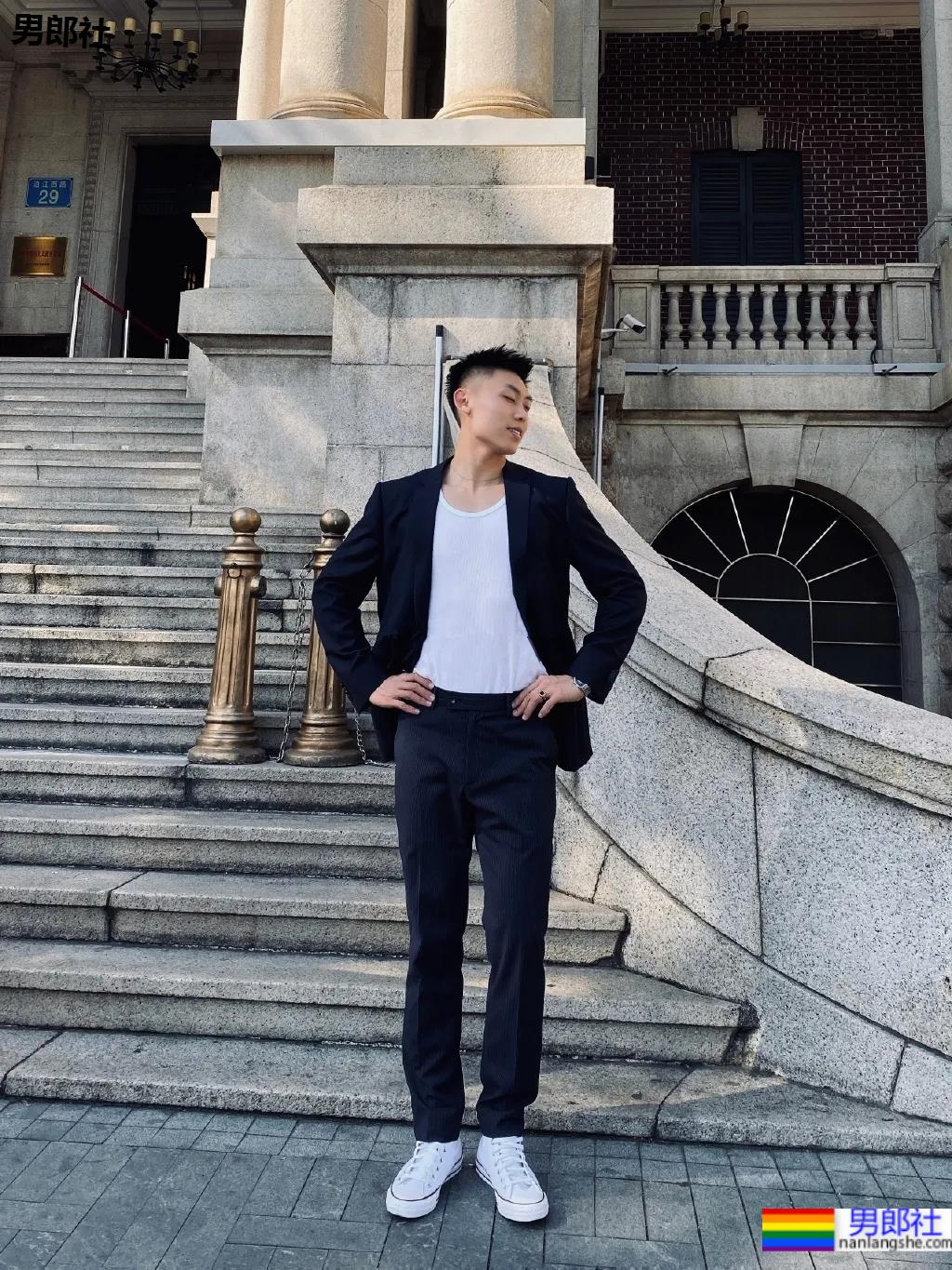 184寸头体育生穿球服自拍照火了,颜高条顺的肌肉空少,这谁抵得住? - 51虹马 184寸头体育生穿球服自拍照火了,颜高条顺的肌肉空少,这谁抵得住? - 51虹马