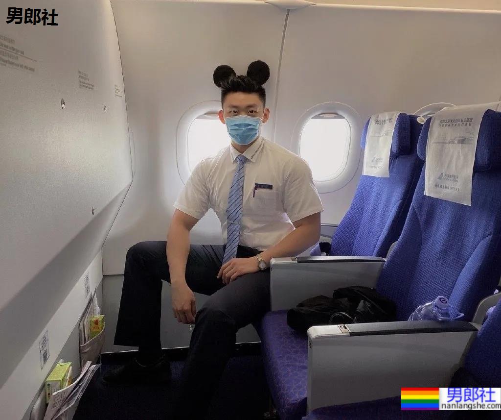 184寸头体育生穿球服自拍照火了,颜高条顺的肌肉空少,这谁抵得住? - 51虹马 184寸头体育生穿球服自拍照火了,颜高条顺的肌肉空少,这谁抵得住? - 51虹马