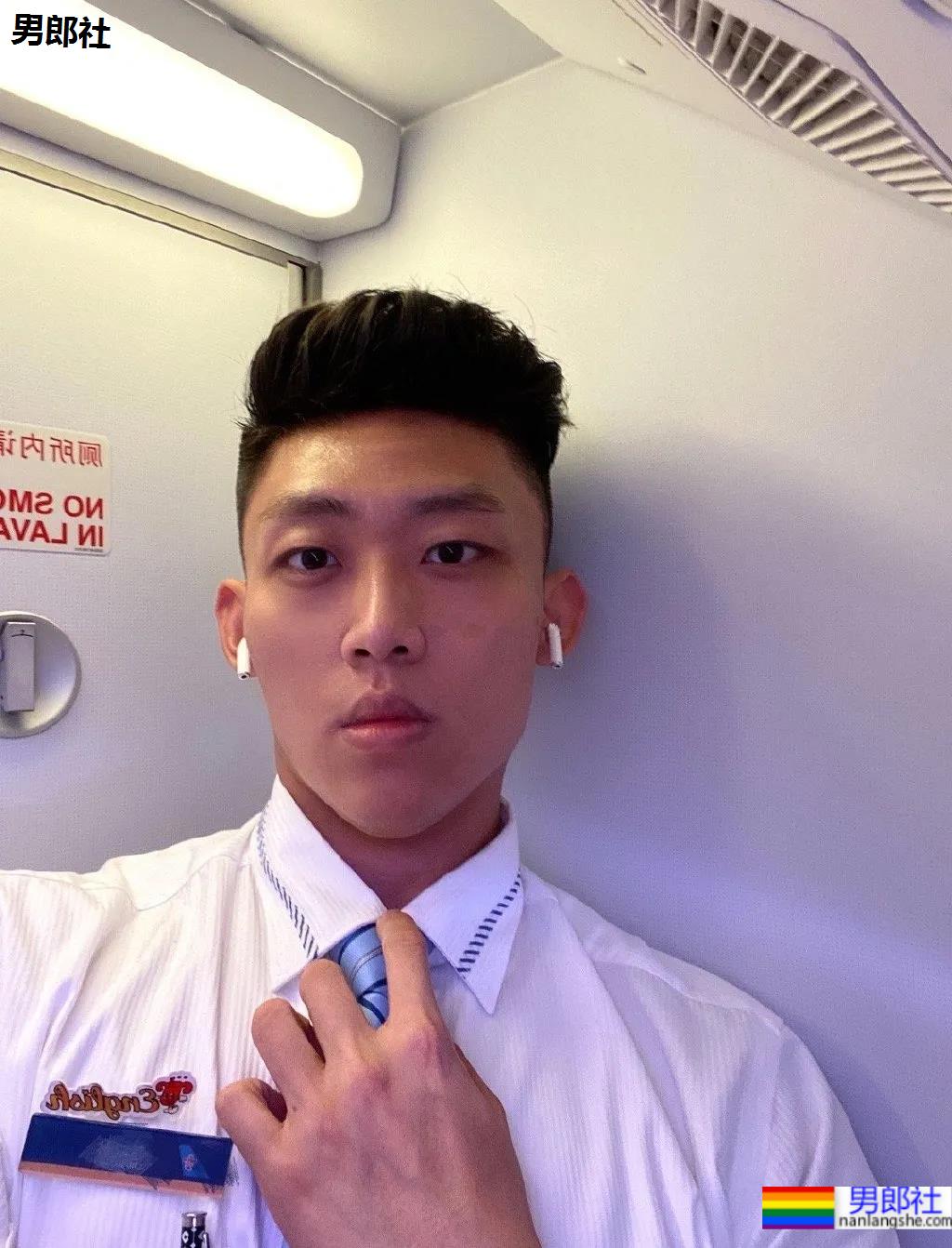 184寸头体育生穿球服自拍照火了,颜高条顺的肌肉空少,这谁抵得住? - 51虹马 184寸头体育生穿球服自拍照火了,颜高条顺的肌肉空少,这谁抵得住? - 51虹马