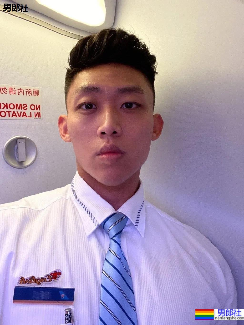 184寸头体育生穿球服自拍照火了,颜高条顺的肌肉空少,这谁抵得住? - 51虹马 184寸头体育生穿球服自拍照火了,颜高条顺的肌肉空少,这谁抵得住? - 51虹马