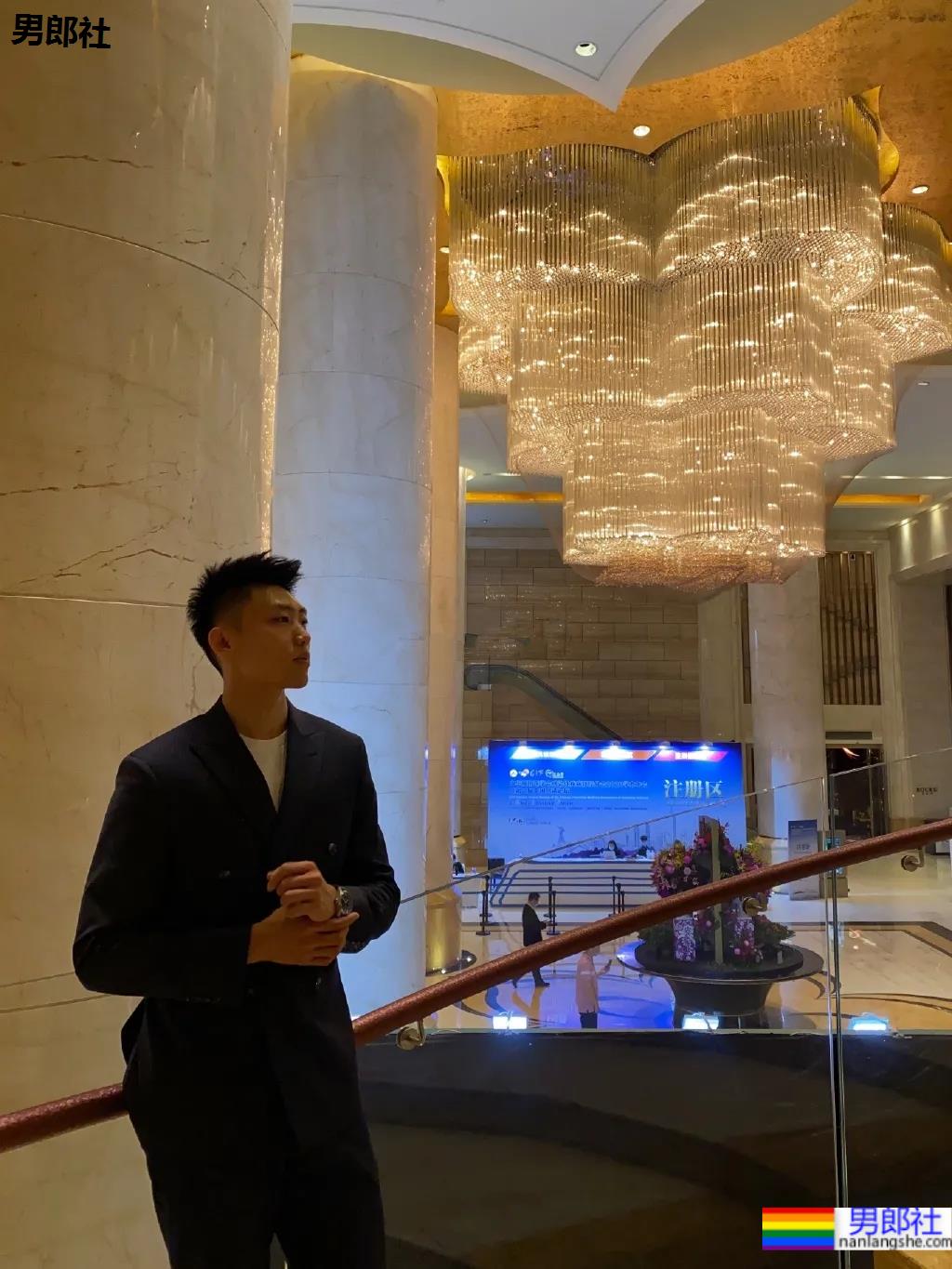 184寸头体育生穿球服自拍照火了,颜高条顺的肌肉空少,这谁抵得住? - 51虹马 184寸头体育生穿球服自拍照火了,颜高条顺的肌肉空少,这谁抵得住? - 51虹马