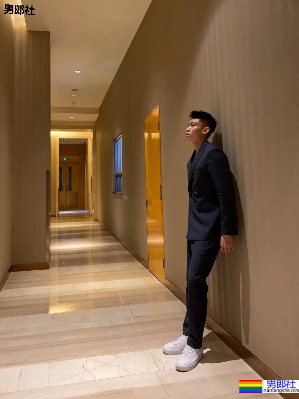 184寸头体育生穿球服自拍照火了,颜高条顺的肌肉空少,这谁抵得住? - 51虹马 184寸头体育生穿球服自拍照火了,颜高条顺的肌肉空少,这谁抵得住? - 51虹马