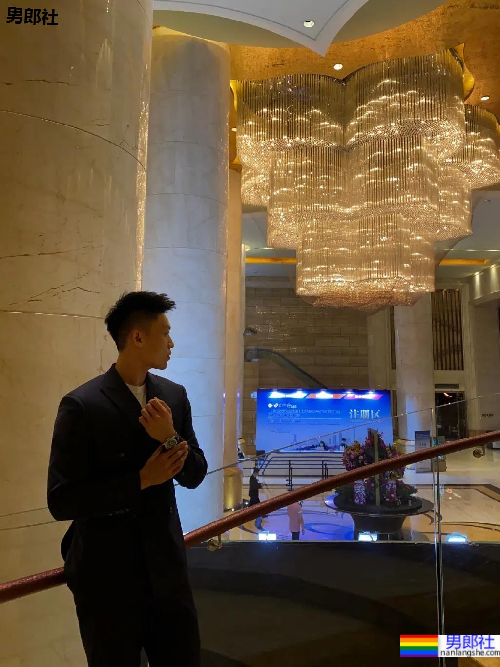 184寸头体育生穿球服自拍照火了,颜高条顺的肌肉空少,这谁抵得住? - 51虹马 184寸头体育生穿球服自拍照火了,颜高条顺的肌肉空少,这谁抵得住? - 51虹马