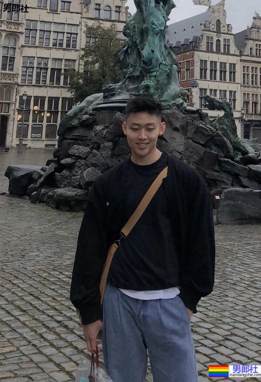 184寸头体育生穿球服自拍照火了,颜高条顺的肌肉空少,这谁抵得住? - 51虹马 184寸头体育生穿球服自拍照火了,颜高条顺的肌肉空少,这谁抵得住? - 51虹马